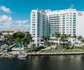 Waterview Condo- Spacious 2 bedroom - Central - Steps to Beach